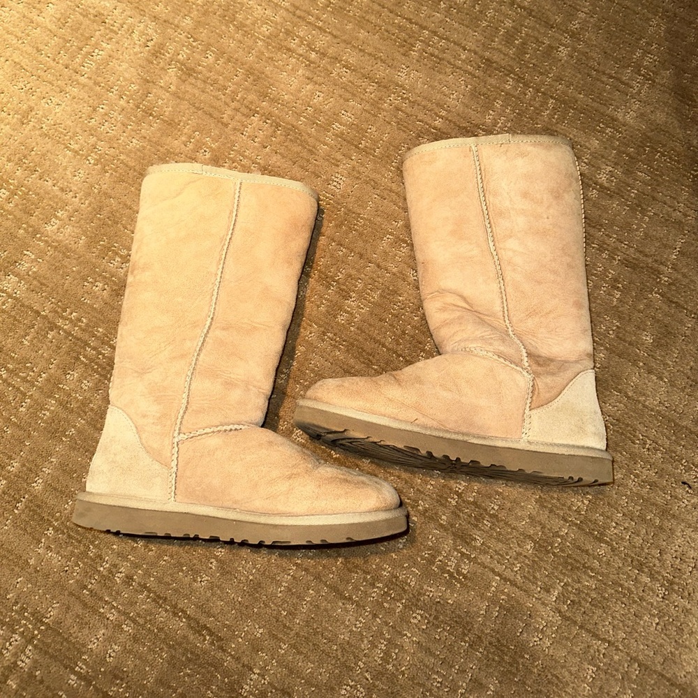 TALL UGGS